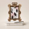 Place_object_onto_pedestal_2K_202607091254 3bro-tas-14