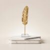 Place_object_onto_pedestal_2K_202607151419 ريشه معدن كريستال SS-49