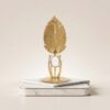 Place_object_onto_pedestal_2K_202607151437 (1) ريشه معدن كريستال SS-110
