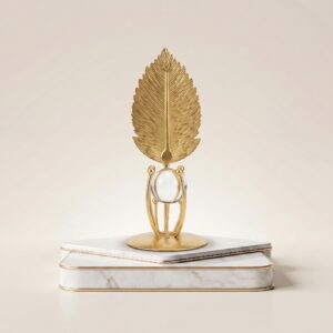 Place_object_onto_pedestal_2K_202607151437 (1) ريشه معدن كريستال SS-110