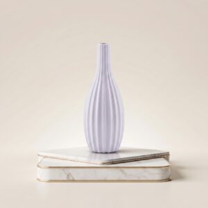 Place_object_onto_pedestal_2K_202607281507 فازه سيراميك مط ابيض GF9295