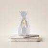 Place_object_onto_pedestal_2K_202607281512 فازه سيراميك ابيض وبيج م ٢ GF8854