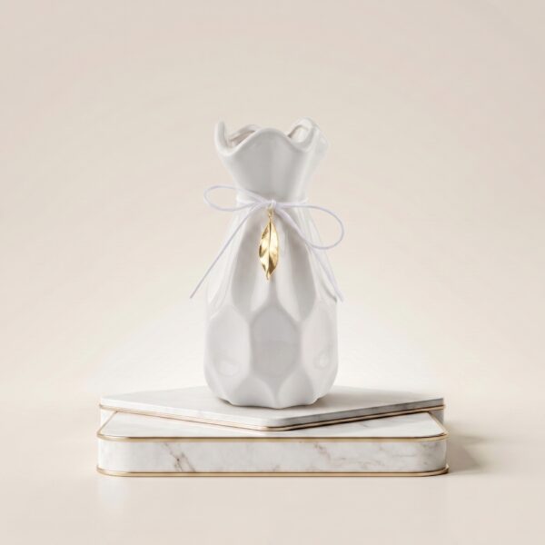 Place_object_onto_pedestal_2K_202607281512 فازه سيراميك ابيض وبيج م ٢ GF8854